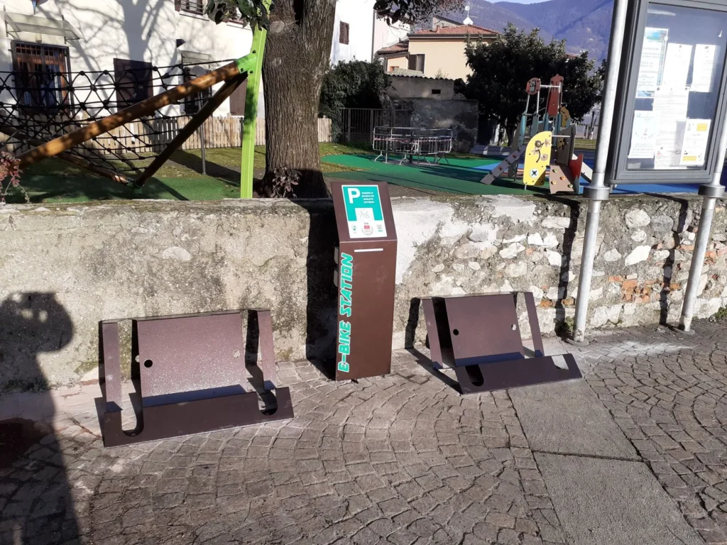 totem per ricarica bici elettriche