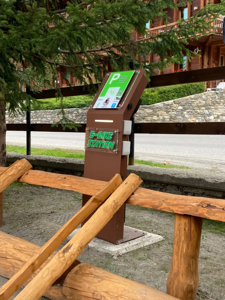 totem per ricarica bici elettriche
