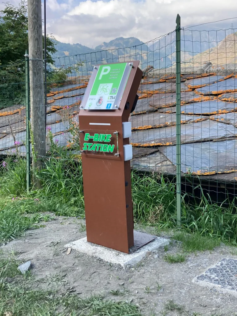 totem per ricarica bici elettriche
