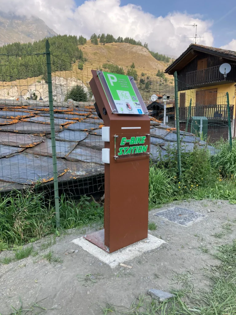 totem per ricarica bici elettriche