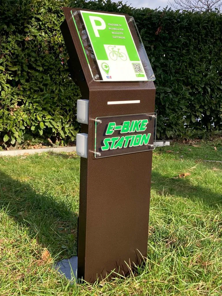 totem per ricarica bici elettriche